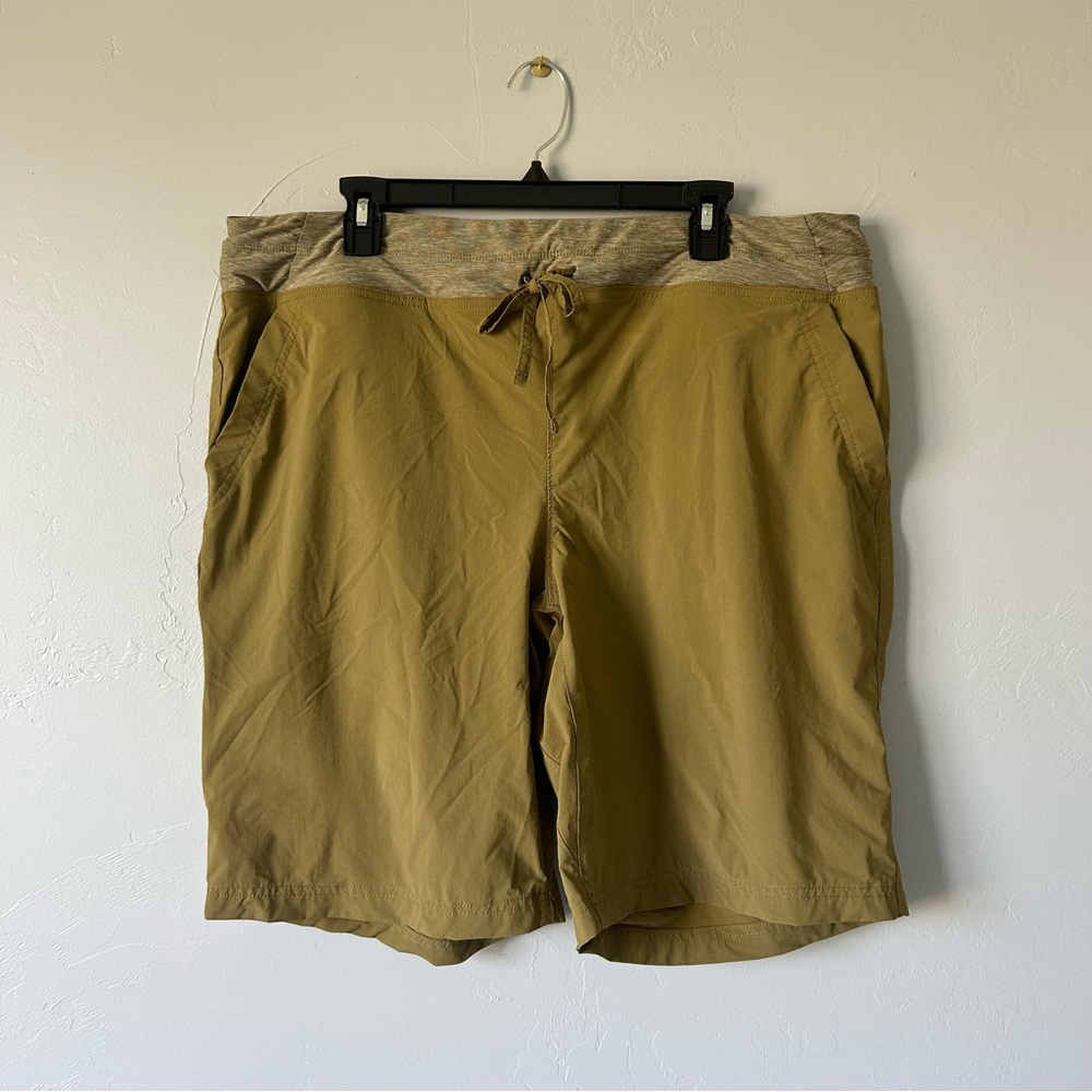 Duluth Trading Aramachillo Cooling 10" Shorts Green Size 18